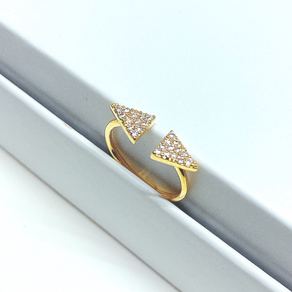 { HP } .925 Sterling Silver Cubic Zirconia Ring - Picture 2 of 9